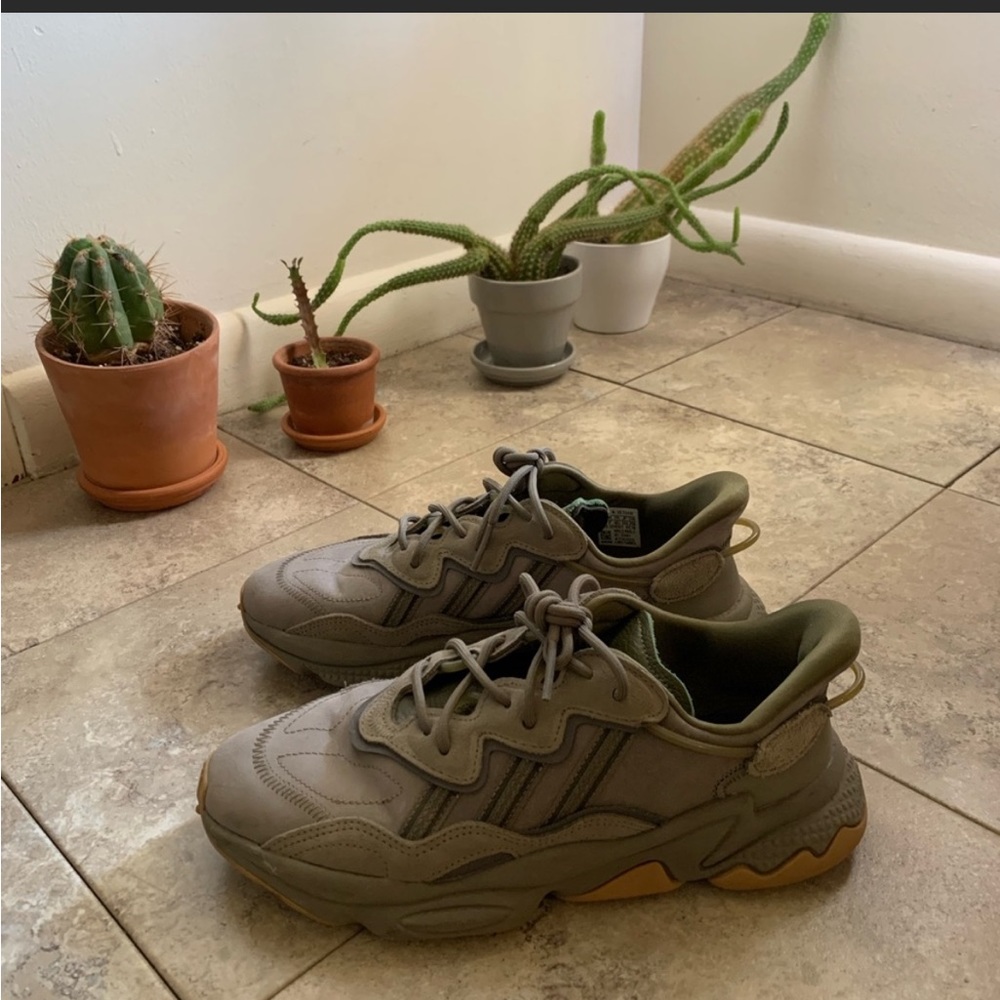 adidas Originals Men's Ozweego Trace Cargo